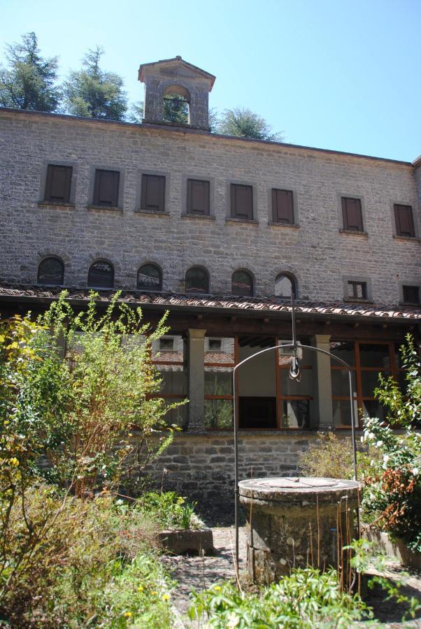 Oasi San Francesco - Casa Per Ferie Hotel Chiusi della Verna Bagian luar foto