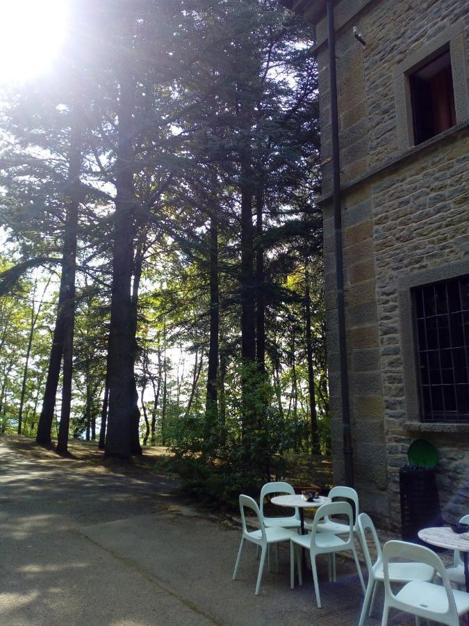 Oasi San Francesco - Casa Per Ferie Hotel Chiusi della Verna Bagian luar foto